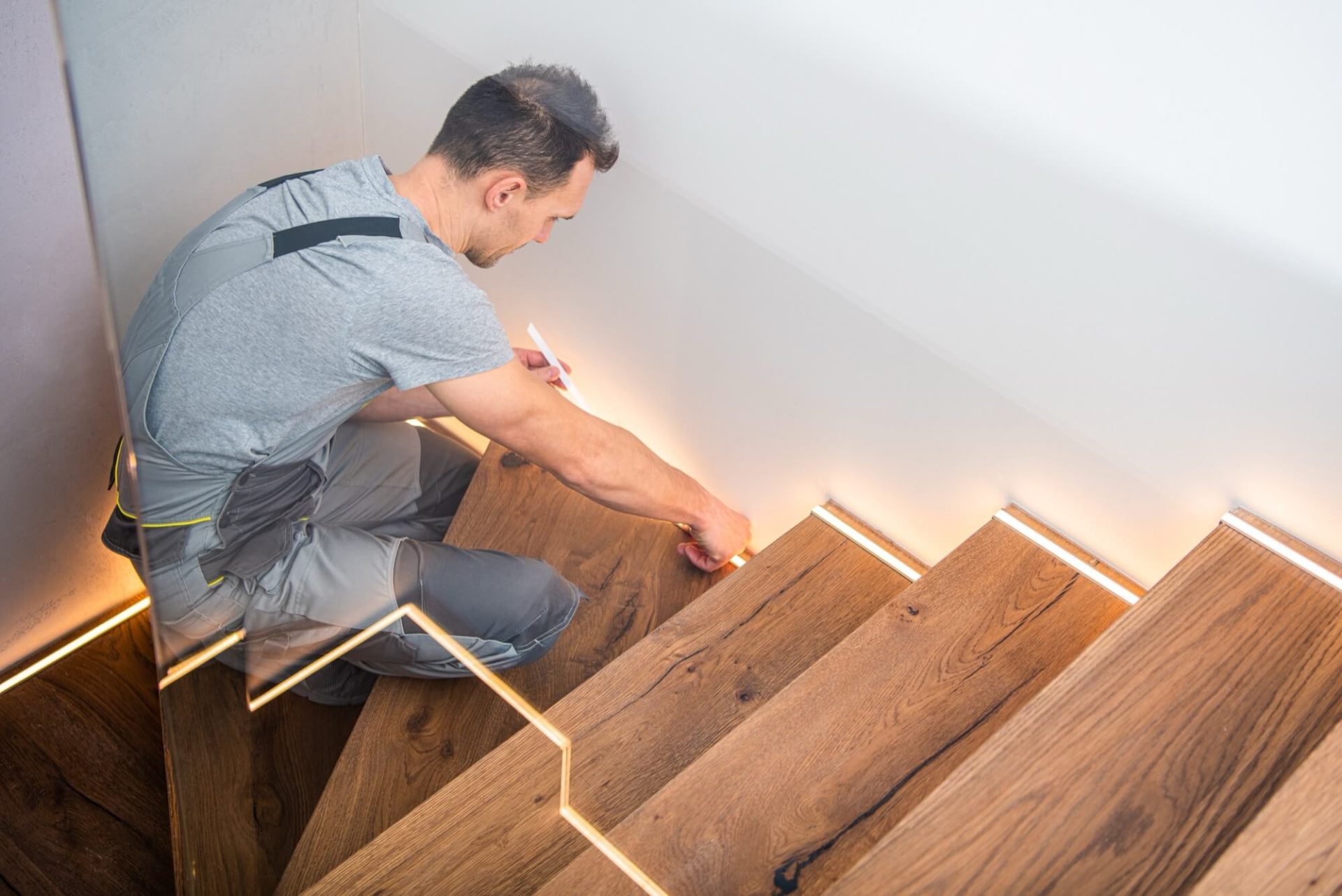 Trapprenovering Malmö installerar ljusslingor